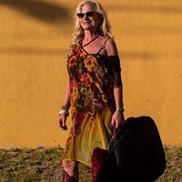 Carrie Cameron Photo 18