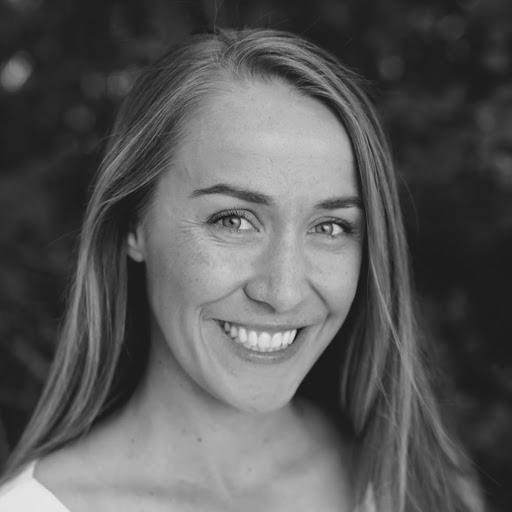 Leah Martin Photo 17