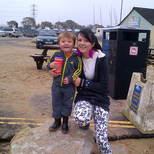 Rebecca Wall Photo 32