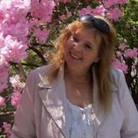 Robin Snyder Photo 37