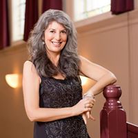 Julie Bartlett Photo 42