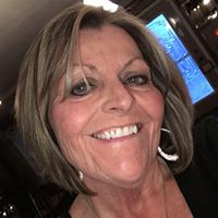 Julie Lindsay Photo 7