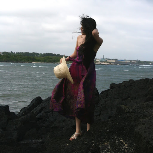 Janet Cho Photo 27