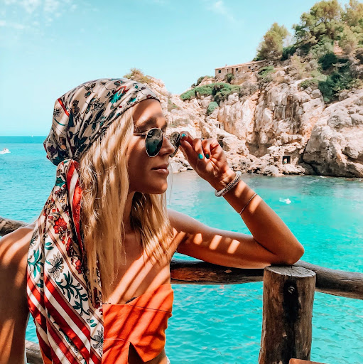 Emily Hanks Photo 17