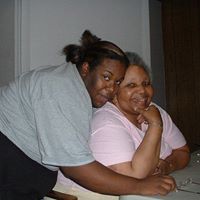 Ruthie Mills Photo 4