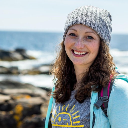 Elizabeth Leach Photo 11