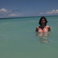 Elizabeth Troya Photo 13