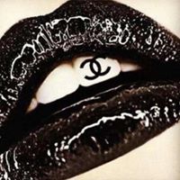 Julie Saunders Photo 37