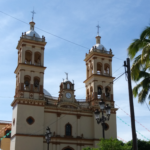 Adolfo Vargas Photo 17