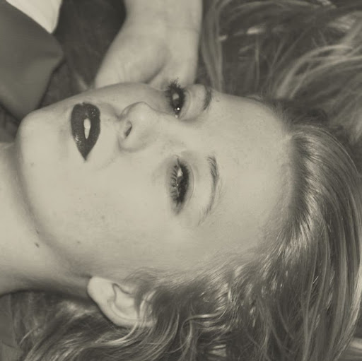 Danielle Kemp Photo 11