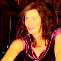 Julie Browne Photo 17