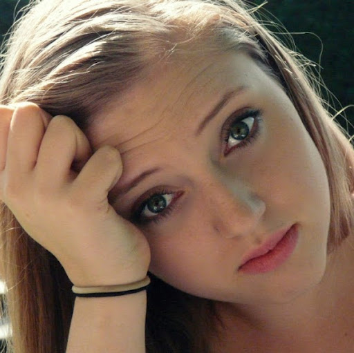 Laura Wyatt Photo 34