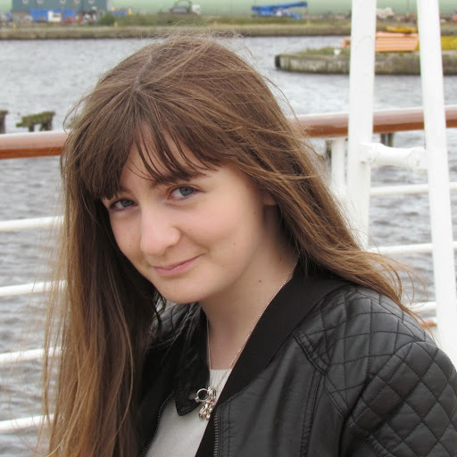 Louise Simpson Photo 18