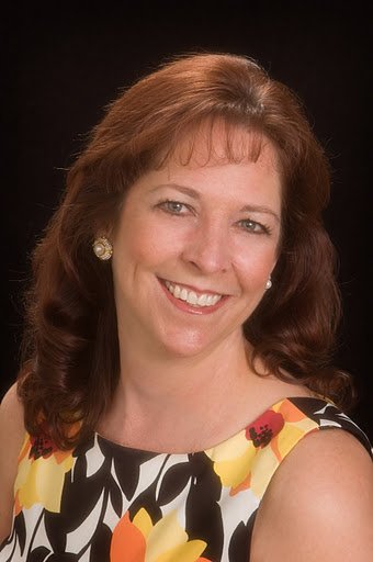 Renee Dixon Photo 22