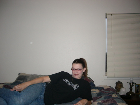 Angela Arnold Photo 40