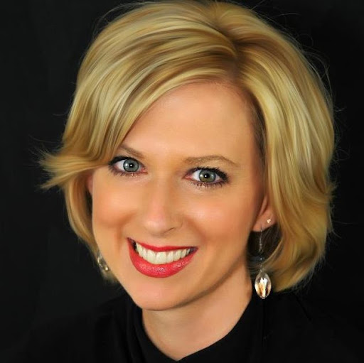 Elizabeth Owens Photo 48
