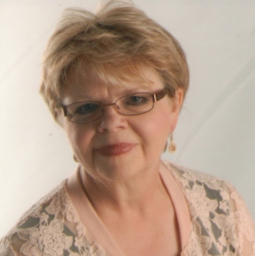 Renee Garrett Photo 27
