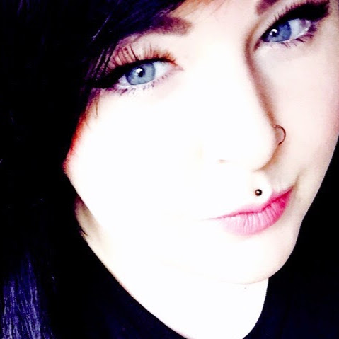 Chelsea Burns Photo 19