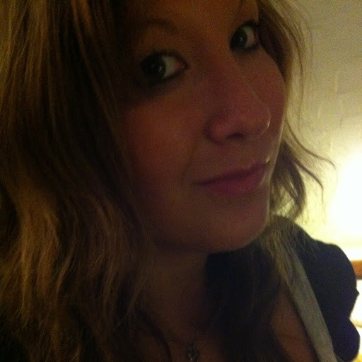 Julia Kruse Photo 17