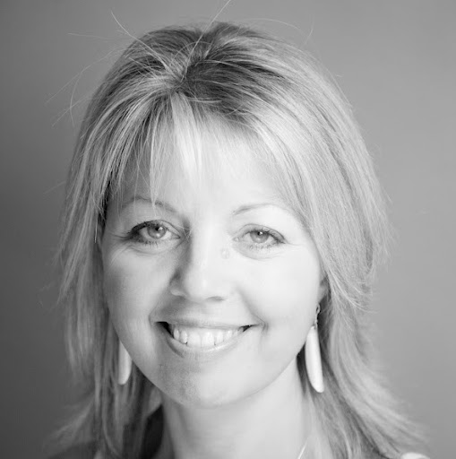 Julie Ogden Photo 15