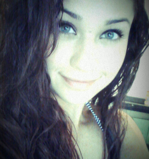 Amanda Nicholas Photo 12