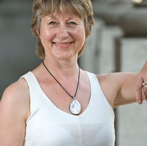 Joanne Hunter Photo 25