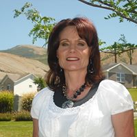 Nancy Lindsay Photo 22