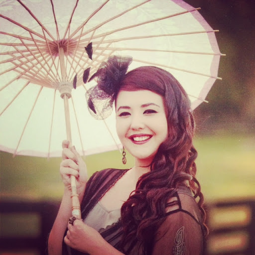 Laura Garner Photo 18