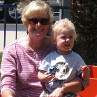 Vicki Larson Photo 28