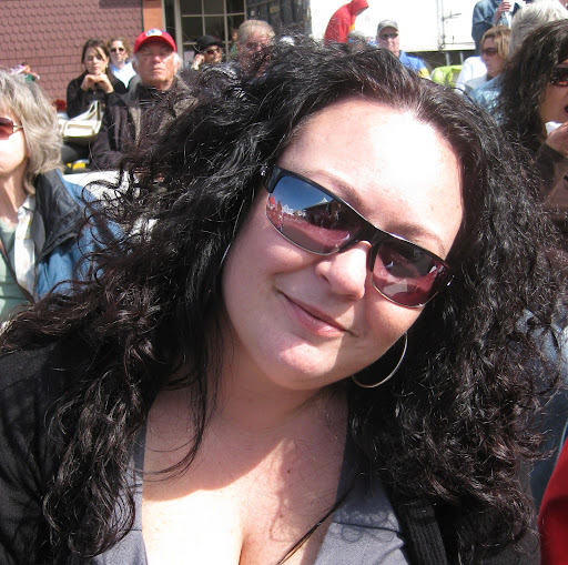 Stefanie Thomas Photo 32