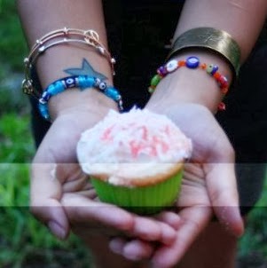 Laura Hernandez Photo 33
