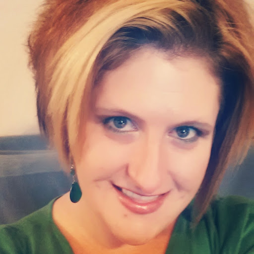 Kristin Schneider Photo 33
