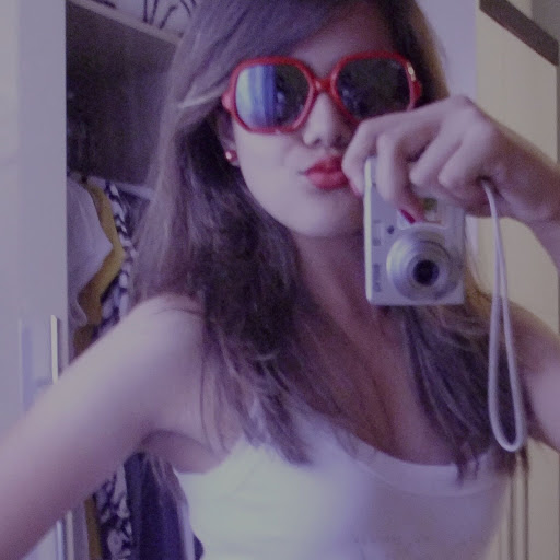 Caroline Sanchez Photo 26