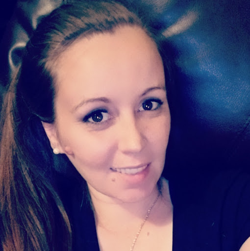 Elizabeth Benton Photo 17