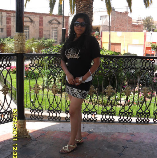 Elizabeth Ortiz Photo 10