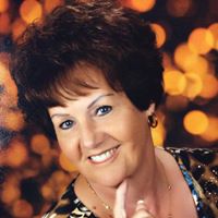 Carolyn Mercer Photo 16