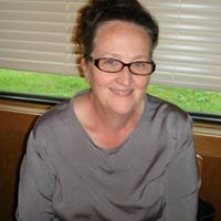 Elizabeth Hampton Photo 43