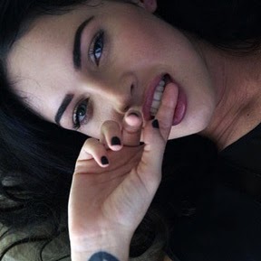 Maggie Willis Photo 15