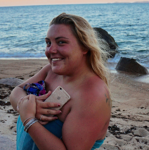 Victoria Miller Photo 15