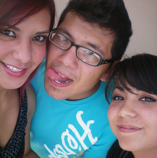 Elizabeth Ambriz Photo 18