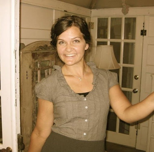 Kristen Leach Photo 10