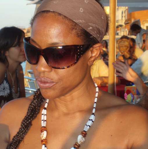 Linda Rowan Photo 35