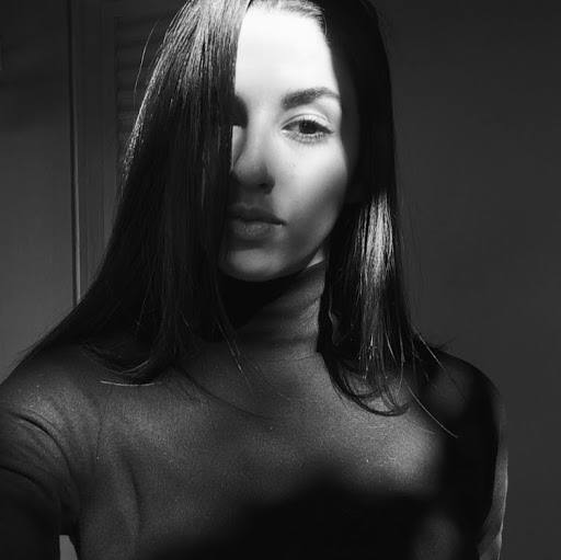 Julia Bernardi Photo 12