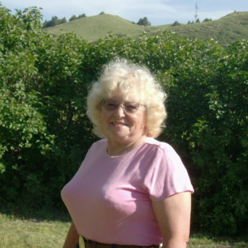 Sandy Hansen Photo 33
