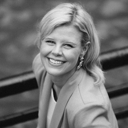 Christina Smith Photo 25