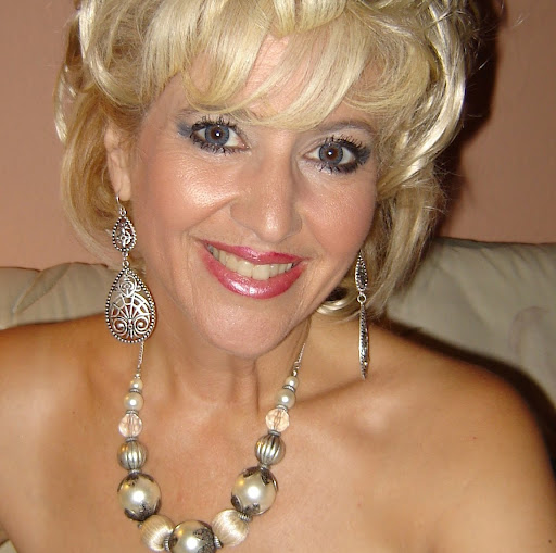 Linda Robles Photo 20