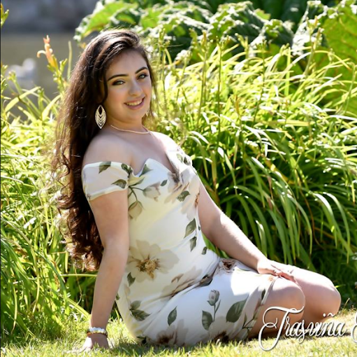 Diana Villalobos Photo 29