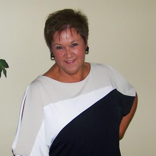 Michelle Delaney Photo 35