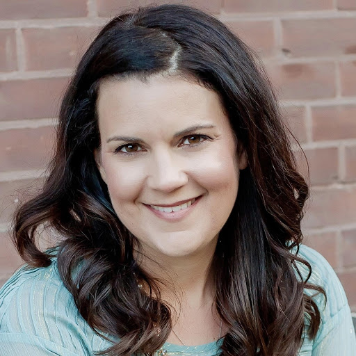 Holly Anderson Photo 7