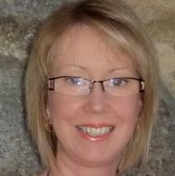 Andrea Naylor Photo 14